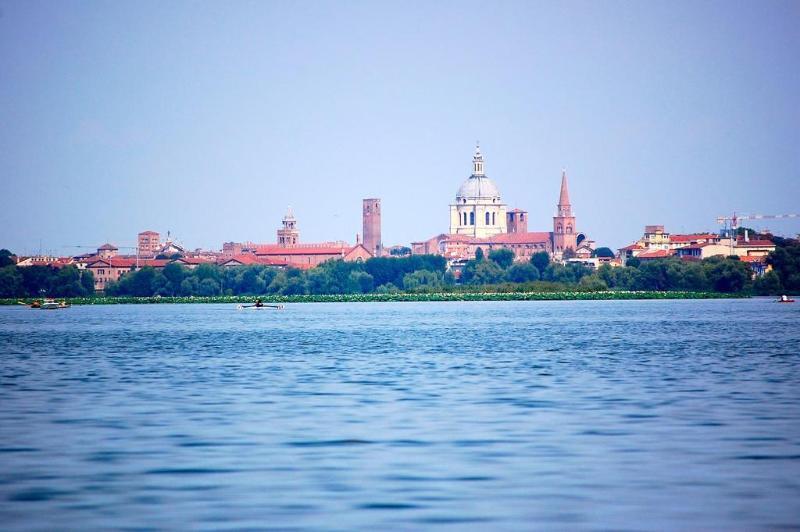 Due Guerrieri Mantova Hotel ภายนอก รูปภาพ