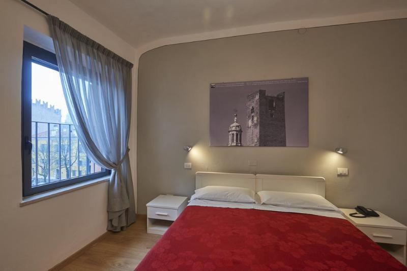 Due Guerrieri Mantova Hotel ภายนอก รูปภาพ