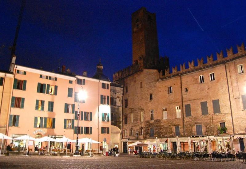 Due Guerrieri Mantova Hotel ภายนอก รูปภาพ