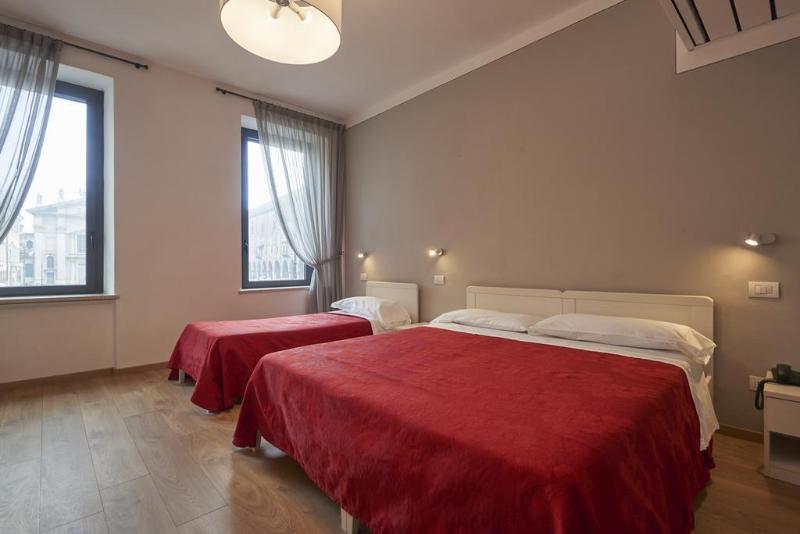 Due Guerrieri Mantova Hotel ภายนอก รูปภาพ